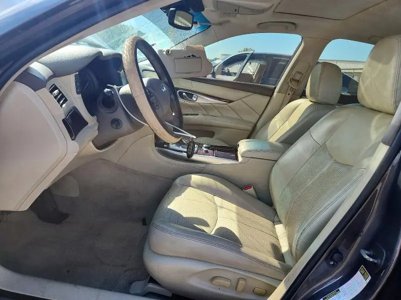 2015 INFINITI Q70 3.7  