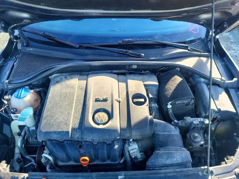2013 VOLKSWAGEN PASSAT S  