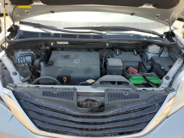 2012 TOYOTA SIENNA LE  