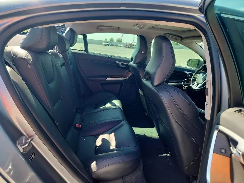 2017 VOLVO S60 PLATINUM  