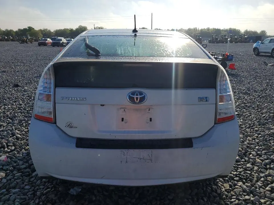 2010 TOYOTA PRIUS III  