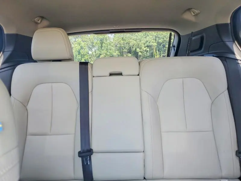 2019 VOLVO XC40 T5 MOMENTUM  