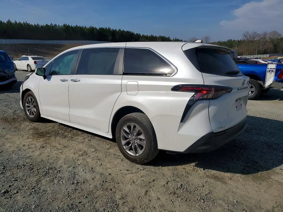 2023 TOYOTA SIENNA XLE 8-PASSENGER  