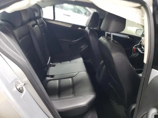 2016 VOLKSWAGEN JETTA SE  