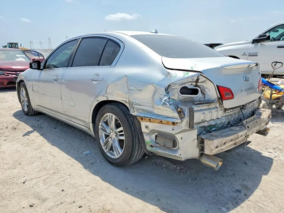 2015 INFINITI Q40 BASE  