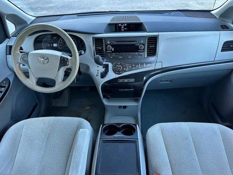 2014 TOYOTA SIENNA LE  