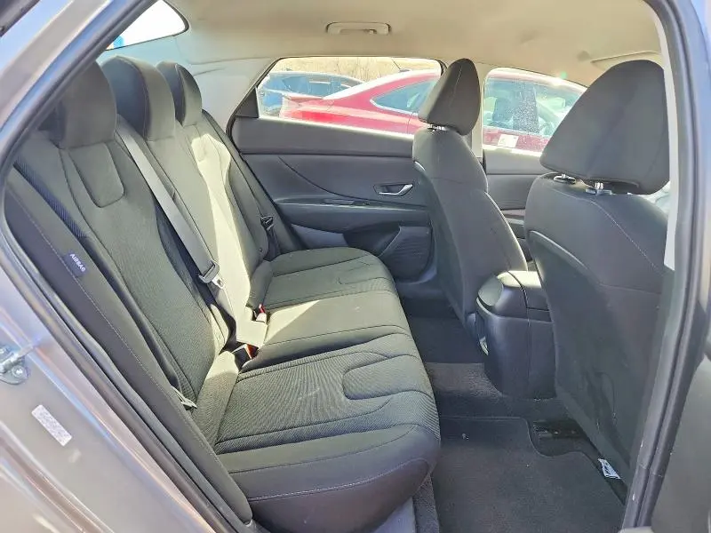 2024 HYUNDAI ELANTRA SE  