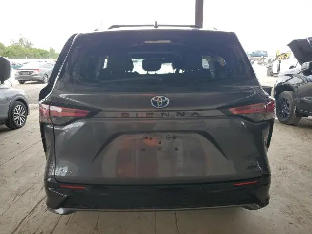 2025 TOYOTA SIENNA XSE  