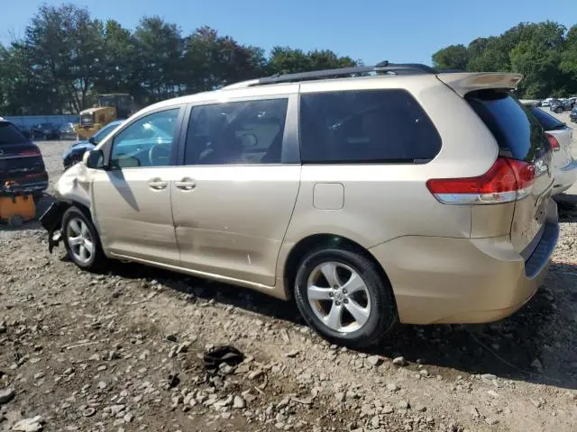 2013 TOYOTA SIENNA LE  