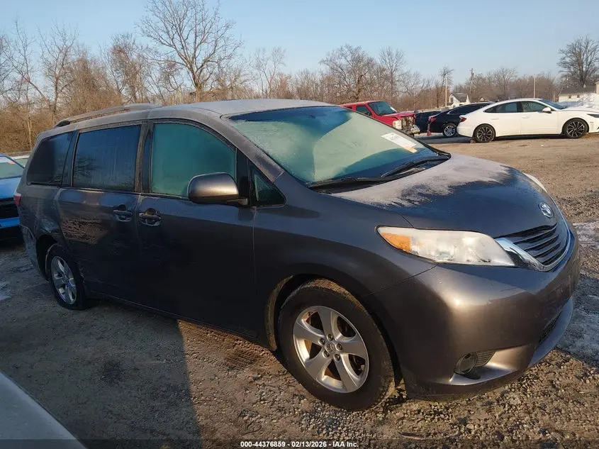 2017 TOYOTA SIENNA LE