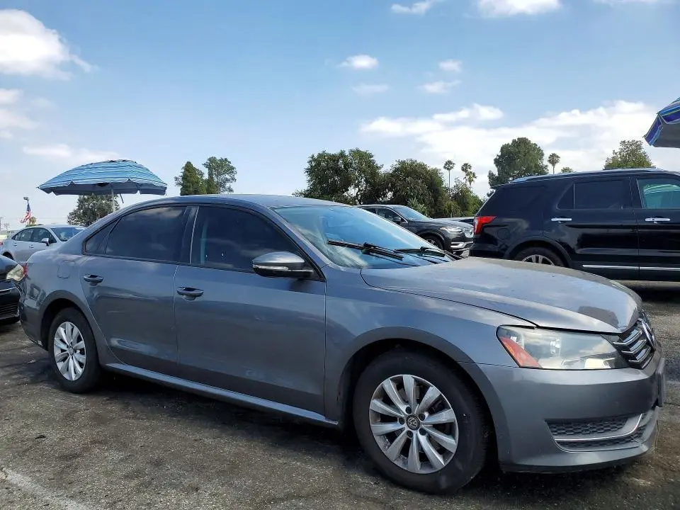 2012 VOLKSWAGEN PASSAT S  