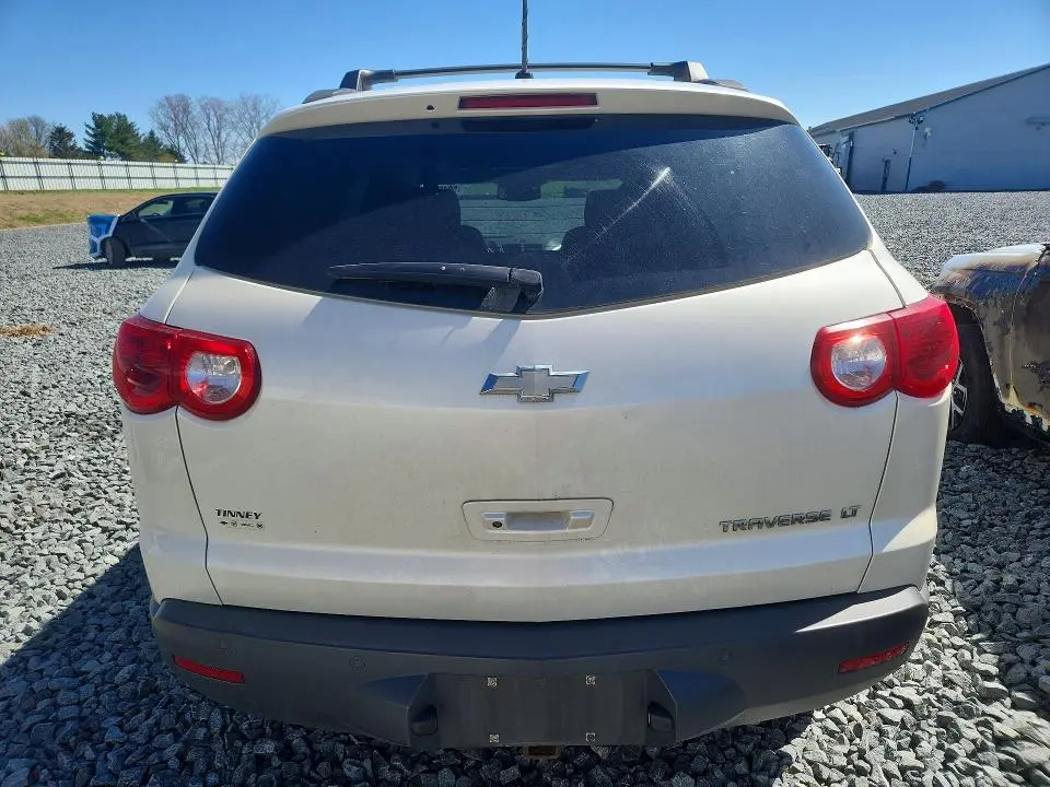 2011 CHEVROLET TRAVERSE LT  