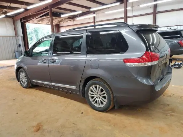 2012 TOYOTA SIENNA XLE  