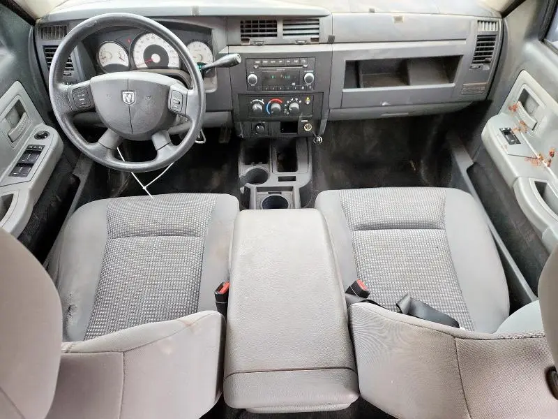 2011 DODGE DAKOTA SLT  