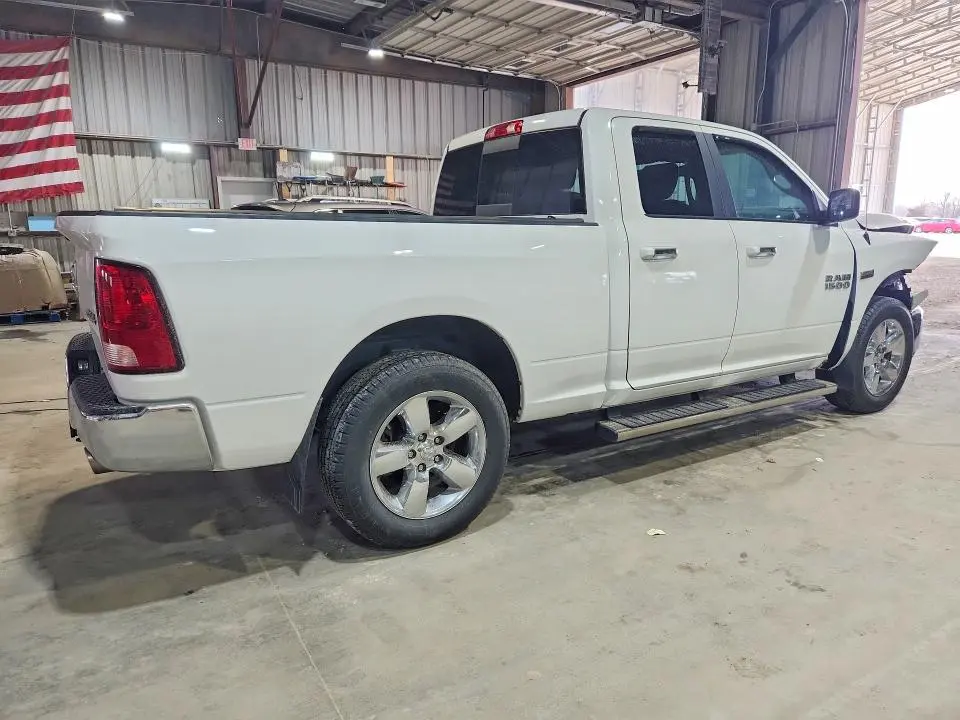 2016 RAM 1500 SLT  