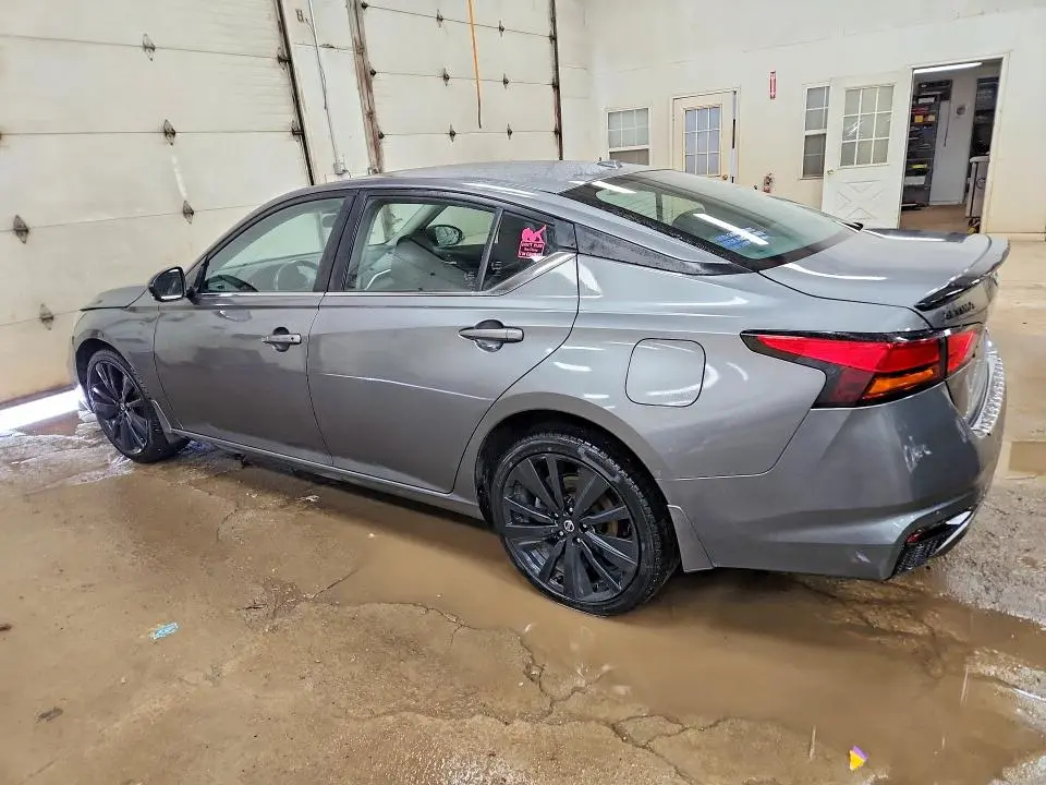 2022 NISSAN ALTIMA SR  