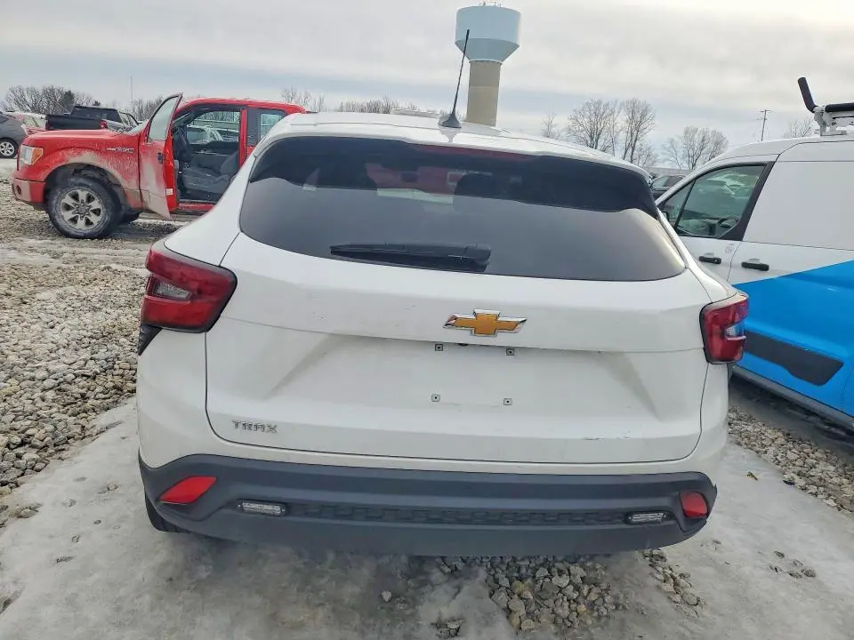 2025 CHEVROLET TRAX LS  