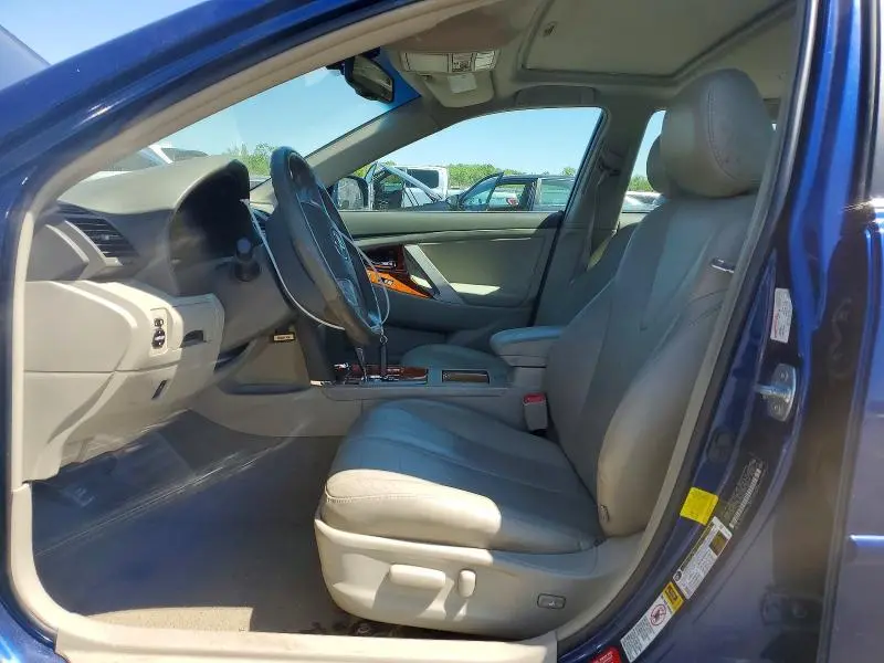 2011 TOYOTA CAMRY XLE  