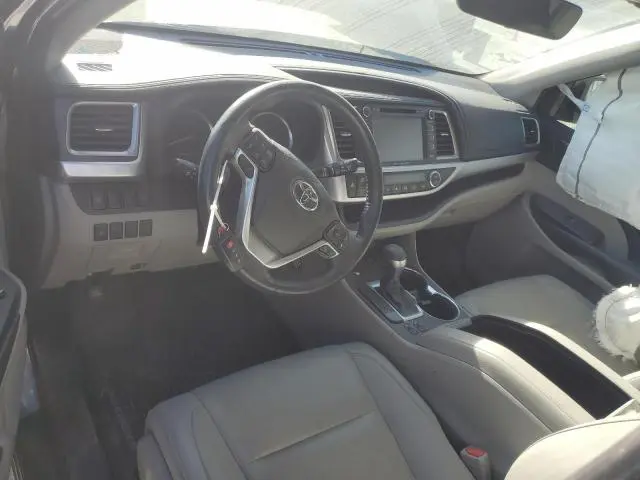 2019 TOYOTA HIGHLANDER SE  