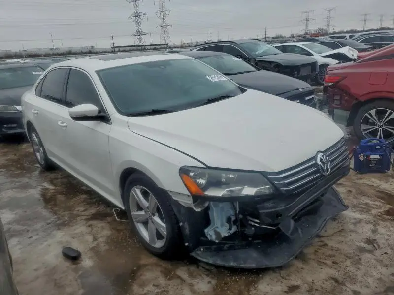2013 VOLKSWAGEN PASSAT SE  