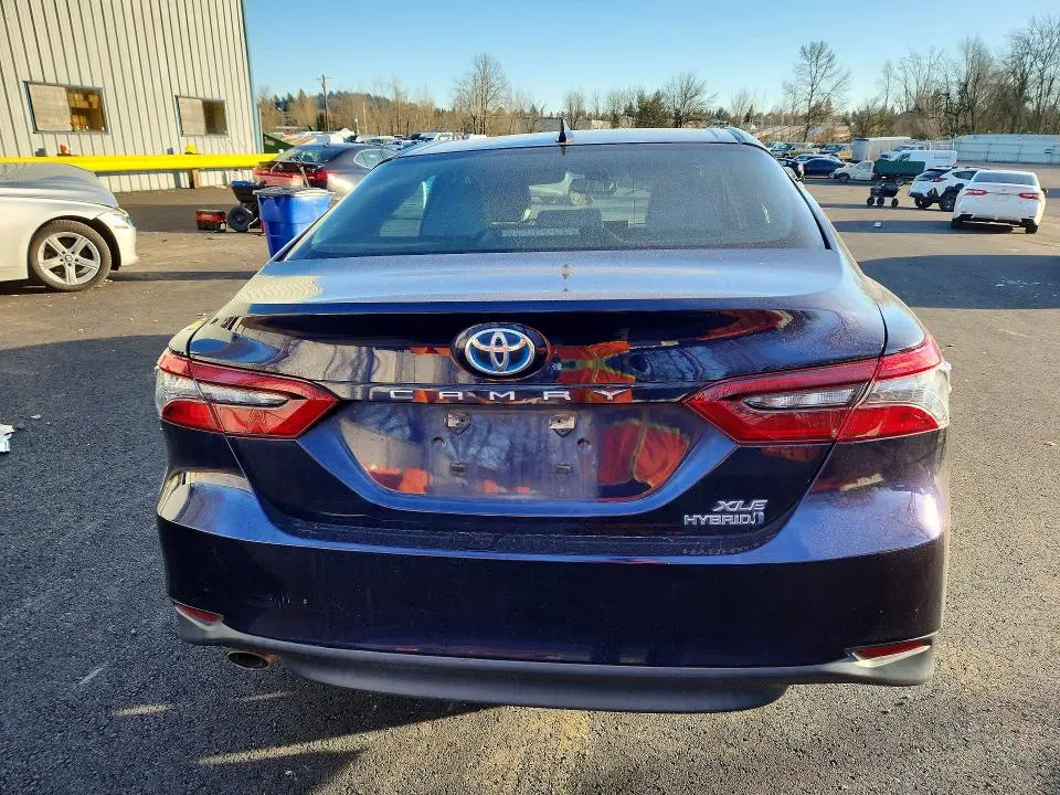 2022 TOYOTA CAMRY XLE  