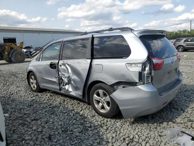2016 TOYOTA SIENNA LE  