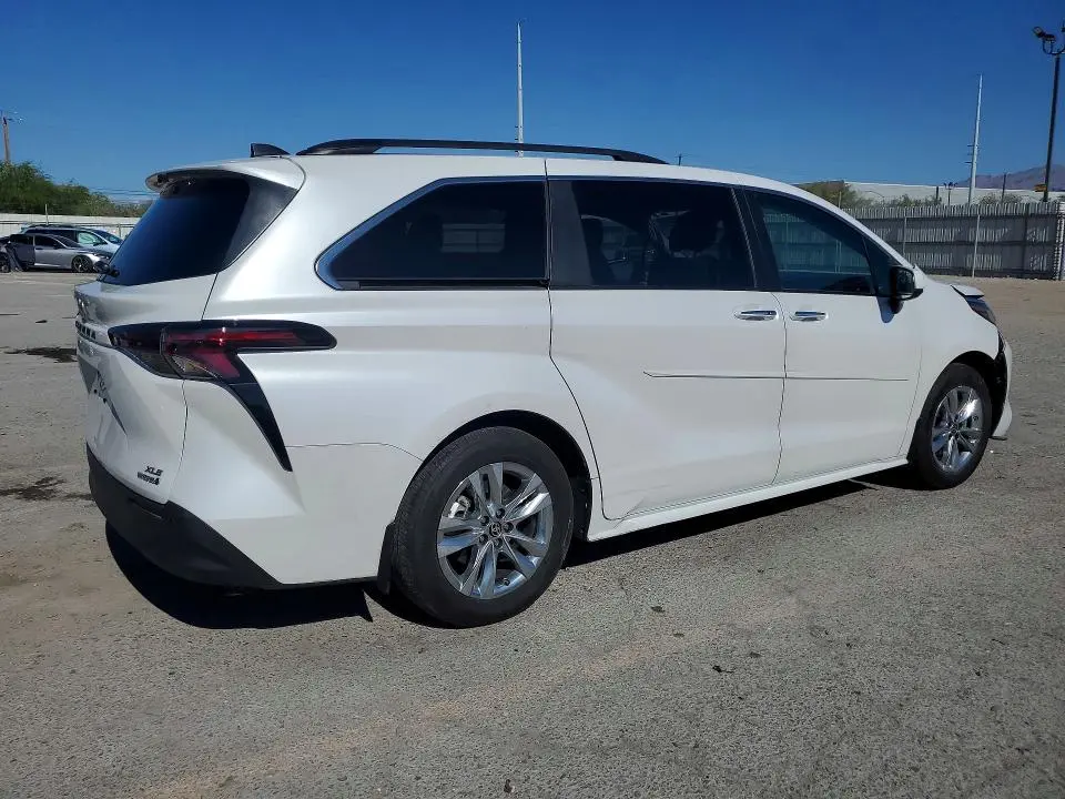 2024 TOYOTA SIENNA XLE 7-PASSENGER  