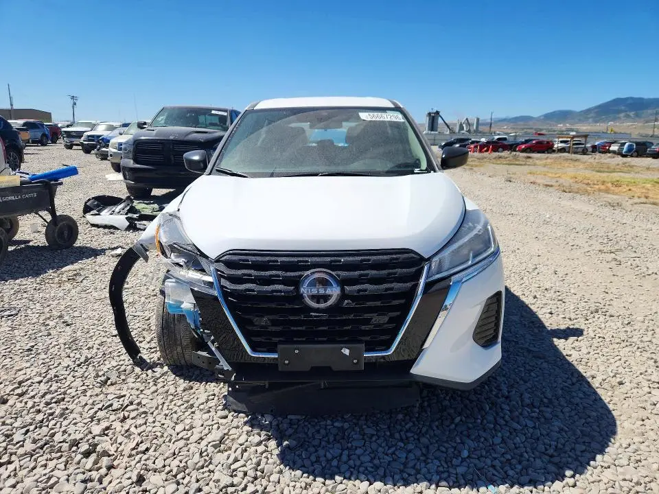 2024 NISSAN KICKS S  