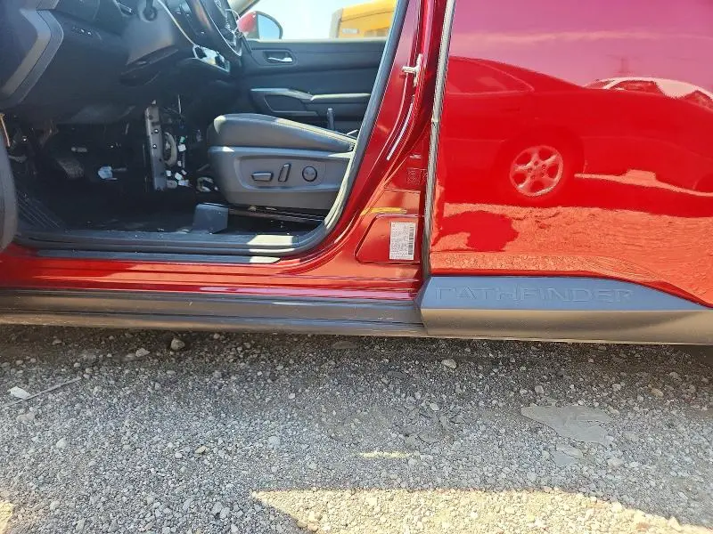 2022 NISSAN PATHFINDER SL  