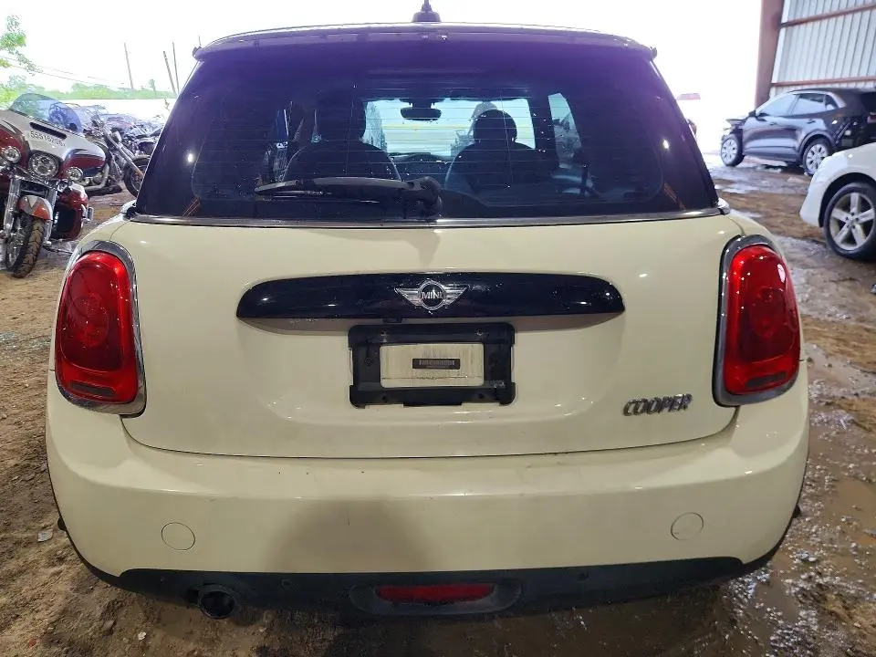 2018 MINI COOPER   
