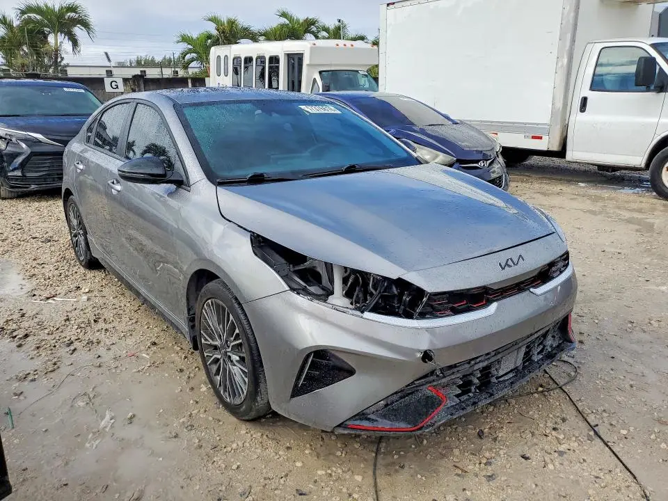 2024 KIA FORTE GT-LINE  