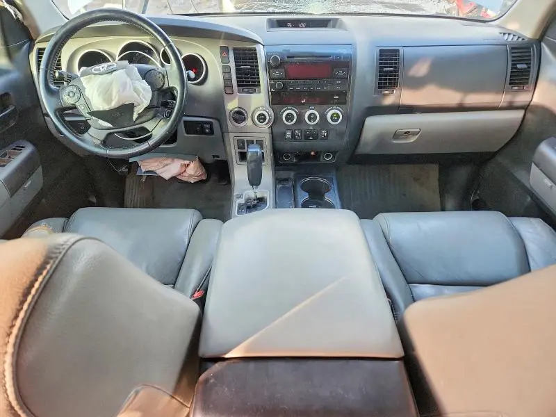 2011 TOYOTA SEQUOIA SR5  