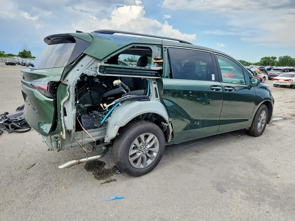 2026 TOYOTA SIENNA XLE 7-PASSENGER  