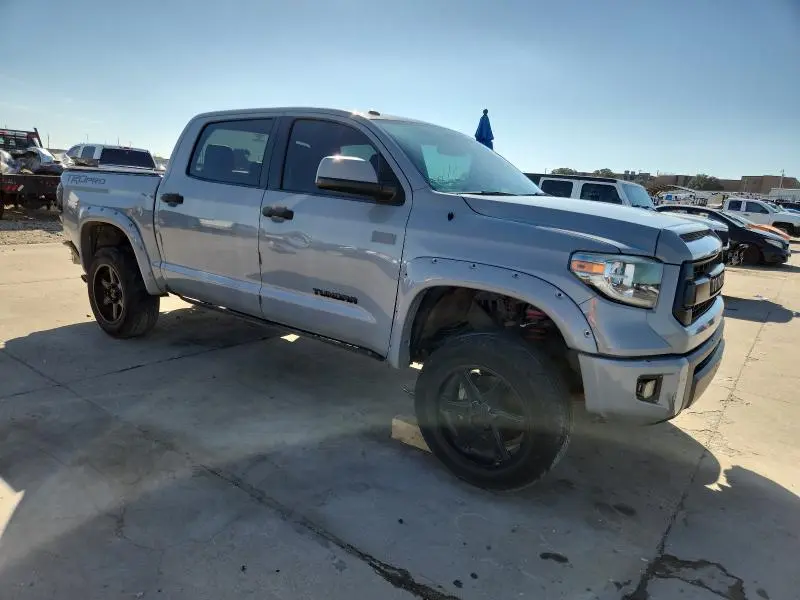 2017 TOYOTA TUNDRA CREWMAX SR5  