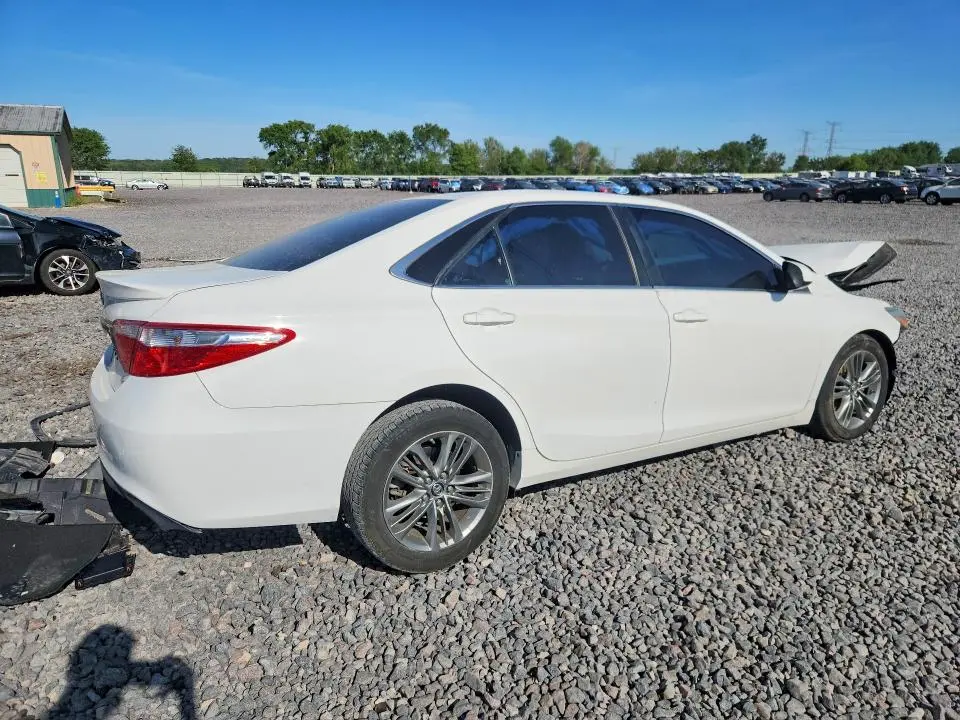 2016 TOYOTA CAMRY SE  