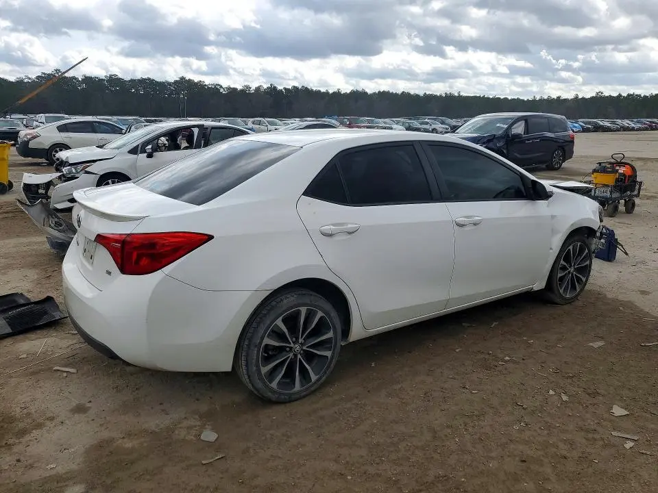 2017 TOYOTA COROLLA SE  