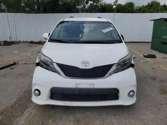 2017 TOYOTA SIENNA SE  