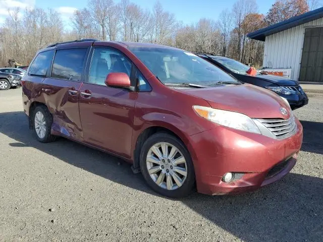 2015 TOYOTA SIENNA XLE  