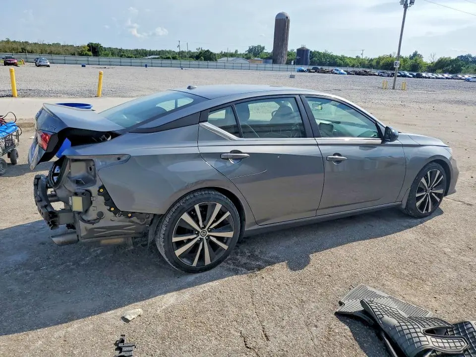 2022 NISSAN ALTIMA SR  