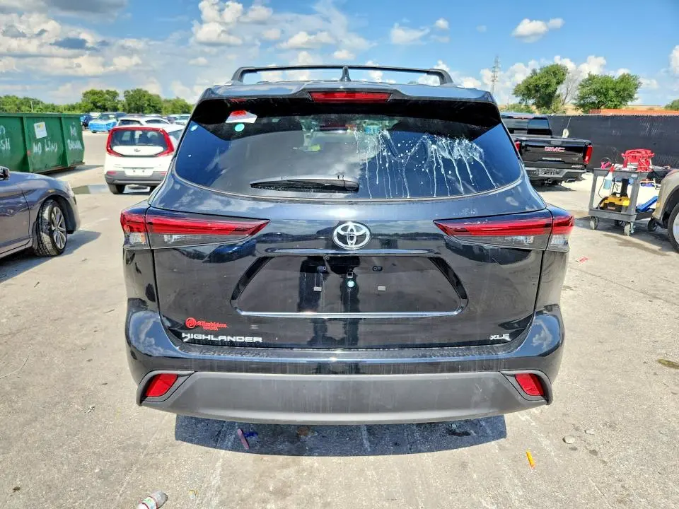 2025 TOYOTA HIGHLANDER XLE  