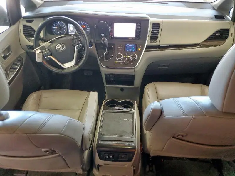 2019 TOYOTA SIENNA XLE  