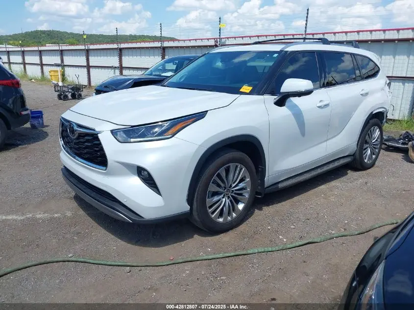 2024 TOYOTA HIGHLANDER PLATINUM