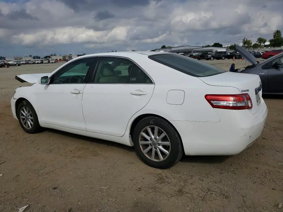 2011 TOYOTA CAMRY XLE  