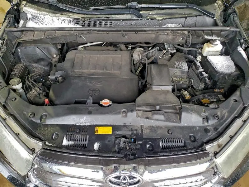 2016 TOYOTA HIGHLANDER LE  