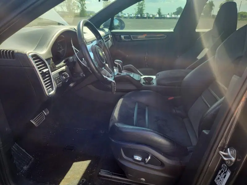2021 PORSCHE CAYENNE GTS  