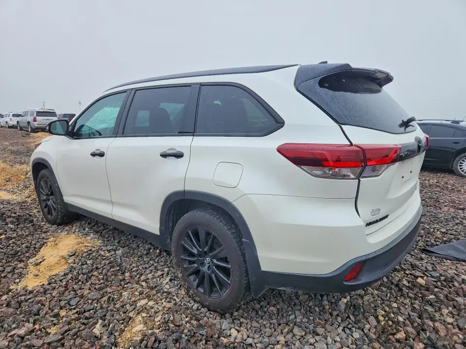 2019 TOYOTA HIGHLANDER SE  