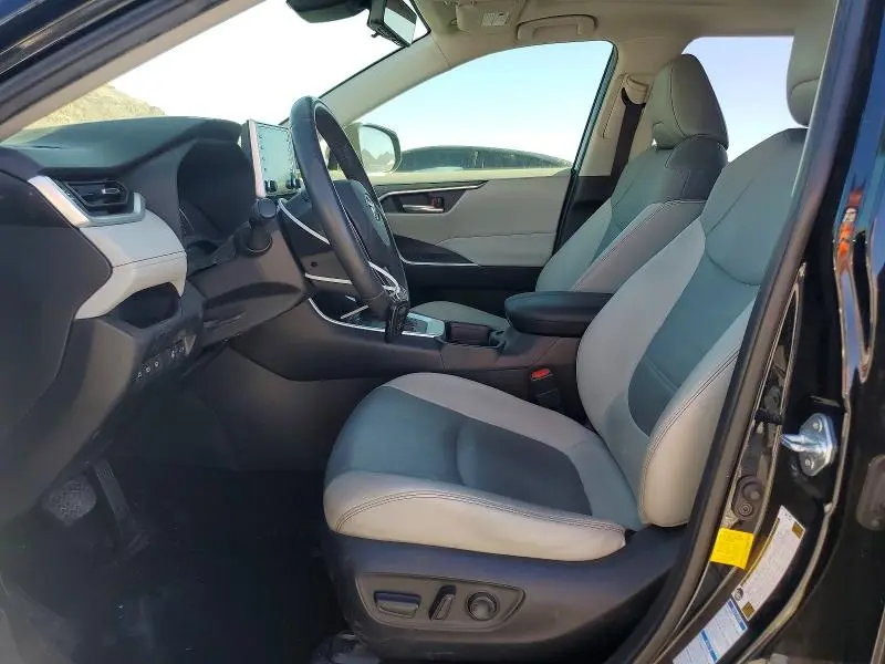 2019 TOYOTA RAV4   