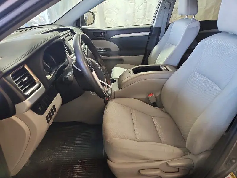 2019 TOYOTA HIGHLANDER LE  
