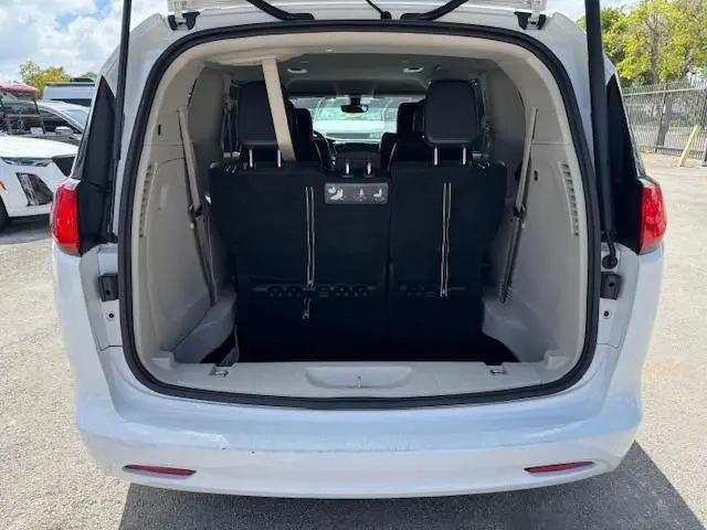 2020 CHRYSLER VOYAGER LXI  