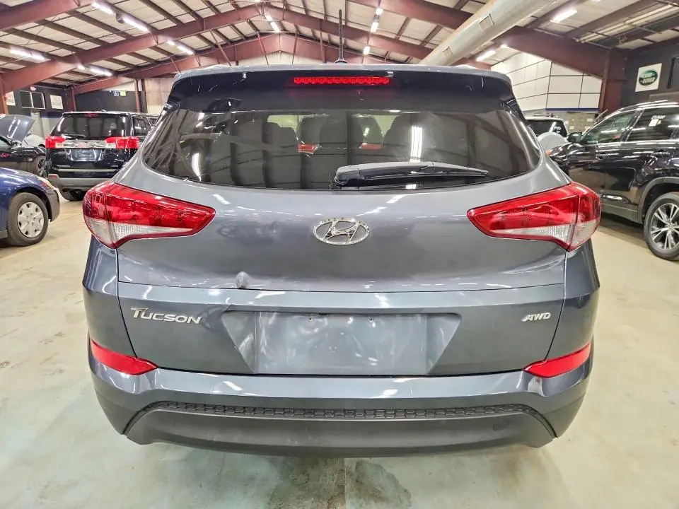2017 HYUNDAI TUCSON SE  